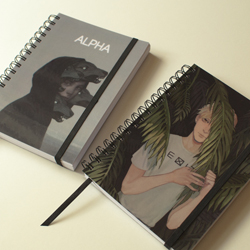 dva bloky pro Lecorici z Fleru z dodaných obrázků, které vzadu pokračují barevnými zády - uvnitř byl jeden čistý, druhý z poloviny čistý a z poloviny linkovaný