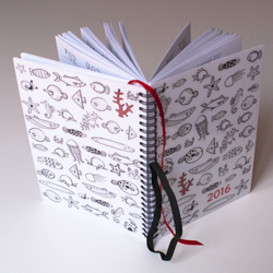 Pevná vodorovná plochá guma sejmutá z diáře