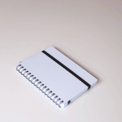 Detail sejmuté volné gumy v ploché variantě