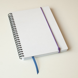 Volná kulatá guma na diáři, ukázka začištění konců